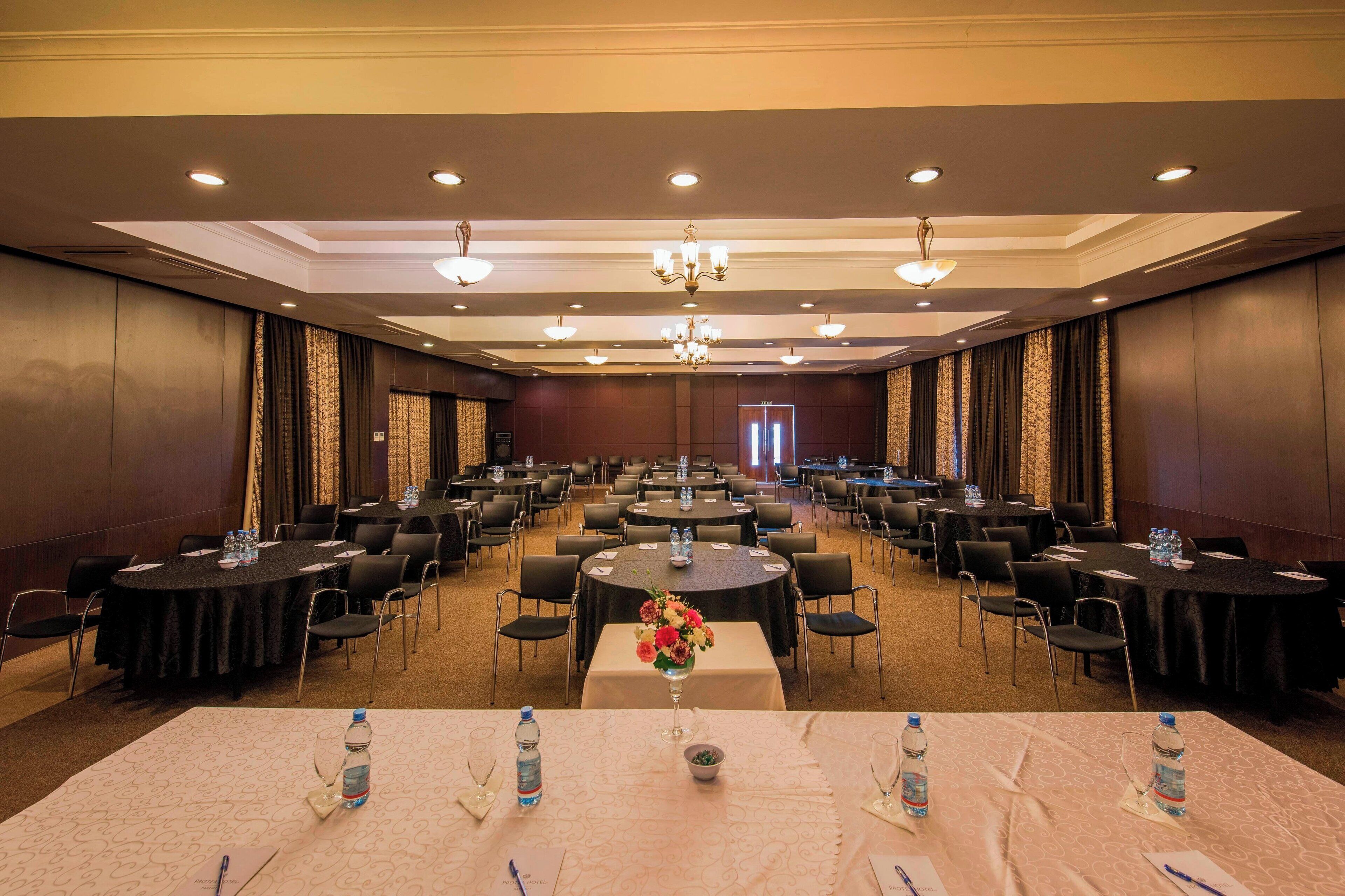 Protea Hotel Dar es Salaam Courtyard