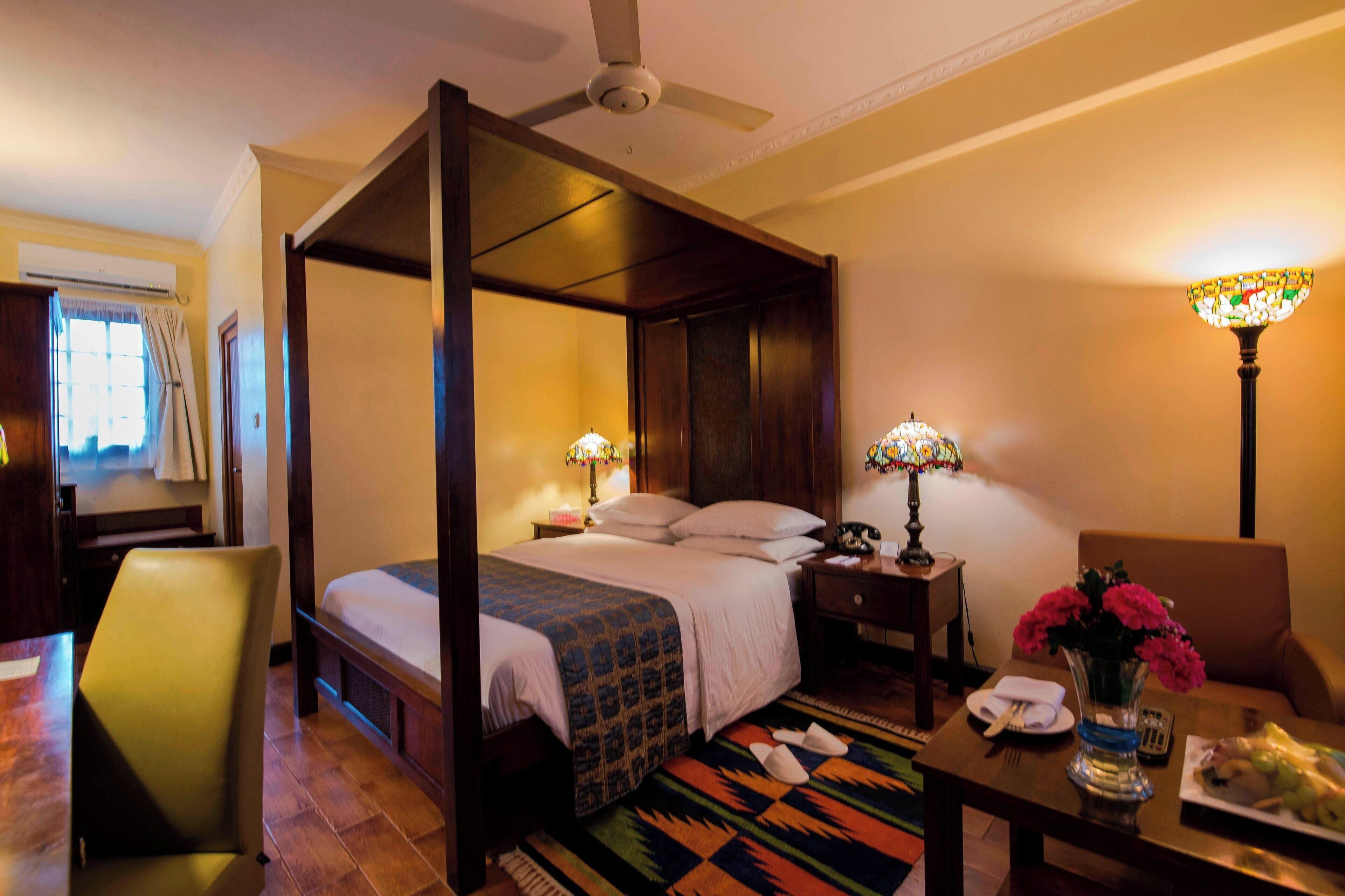 Protea Hotel Dar es Salaam Courtyard