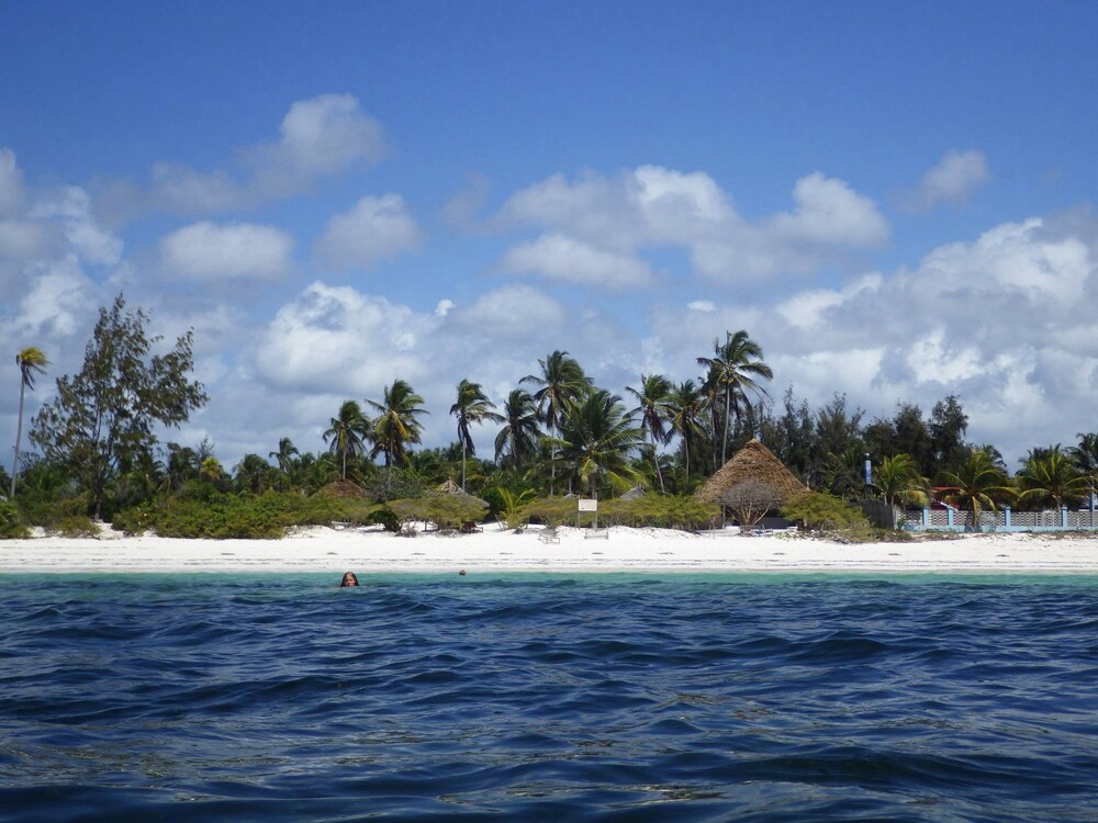 Kilimani Kwetu Beach Hotel