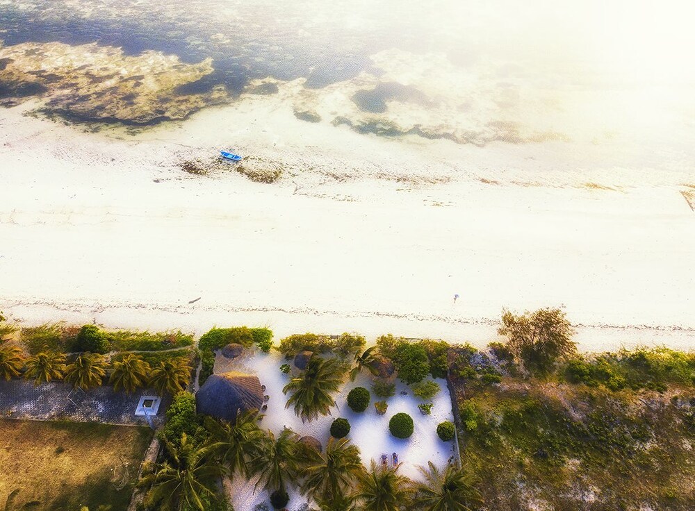 Kilimani Kwetu Beach Hotel