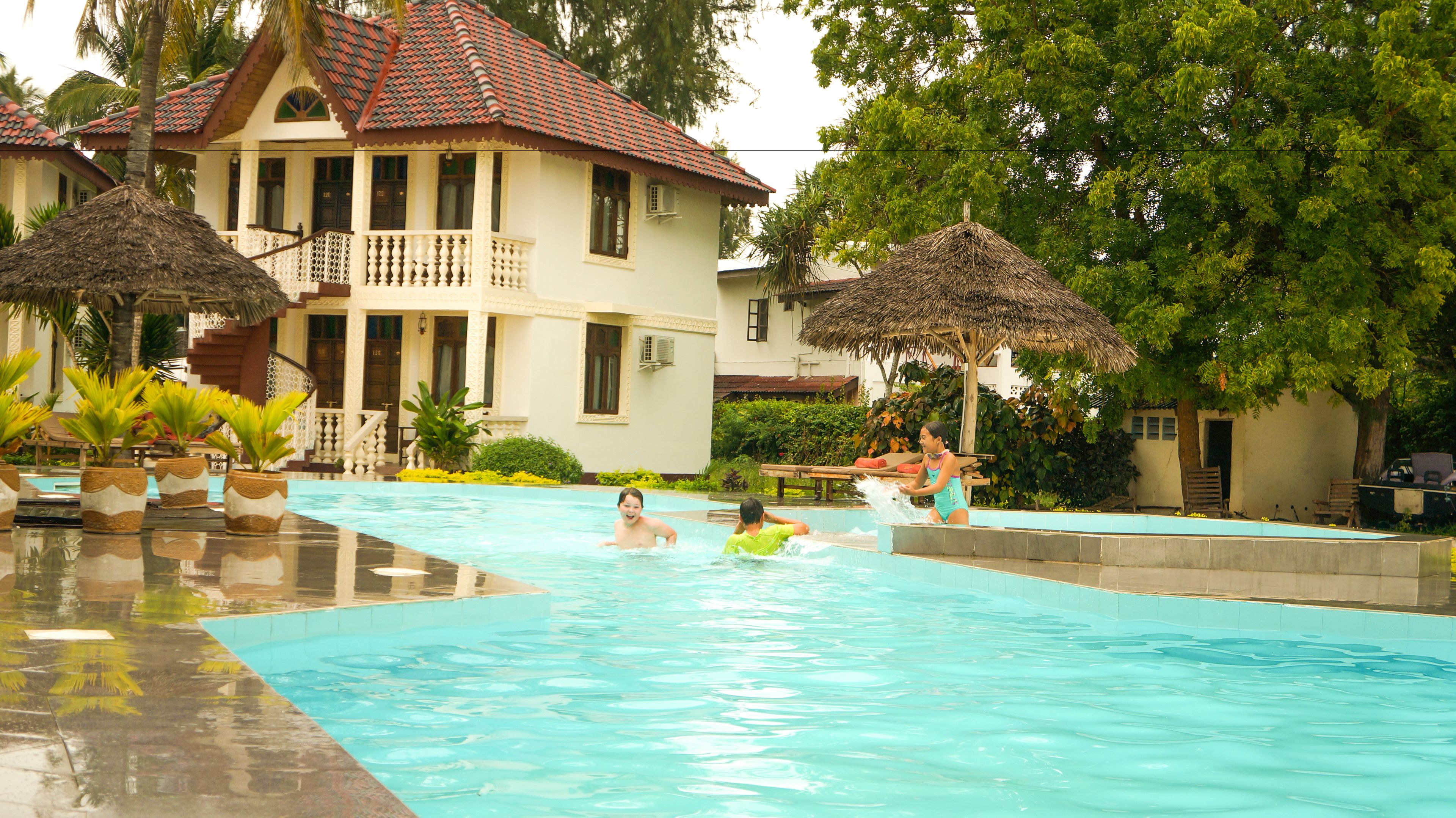 Smiles Beach Hotel