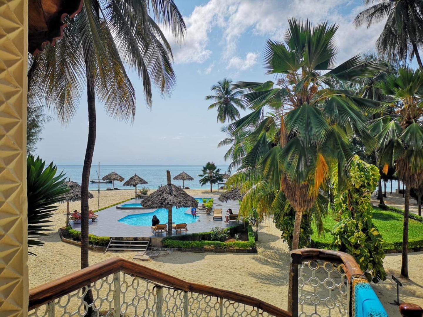 Smiles Beach Hotel