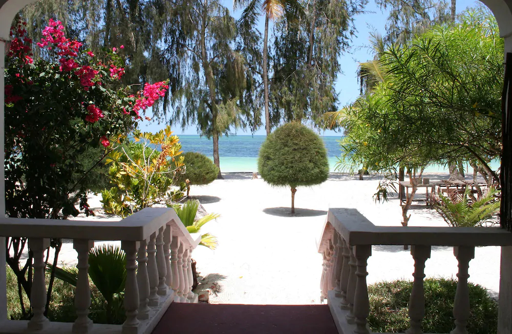 Moonshine Uroa Boutique Hotel