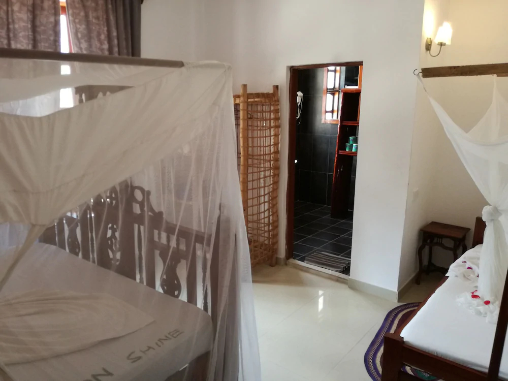 Moonshine Uroa Boutique Hotel
