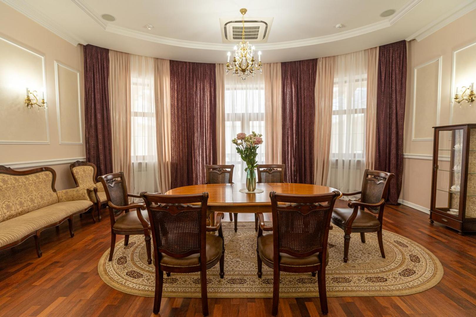 Guest House 1812
