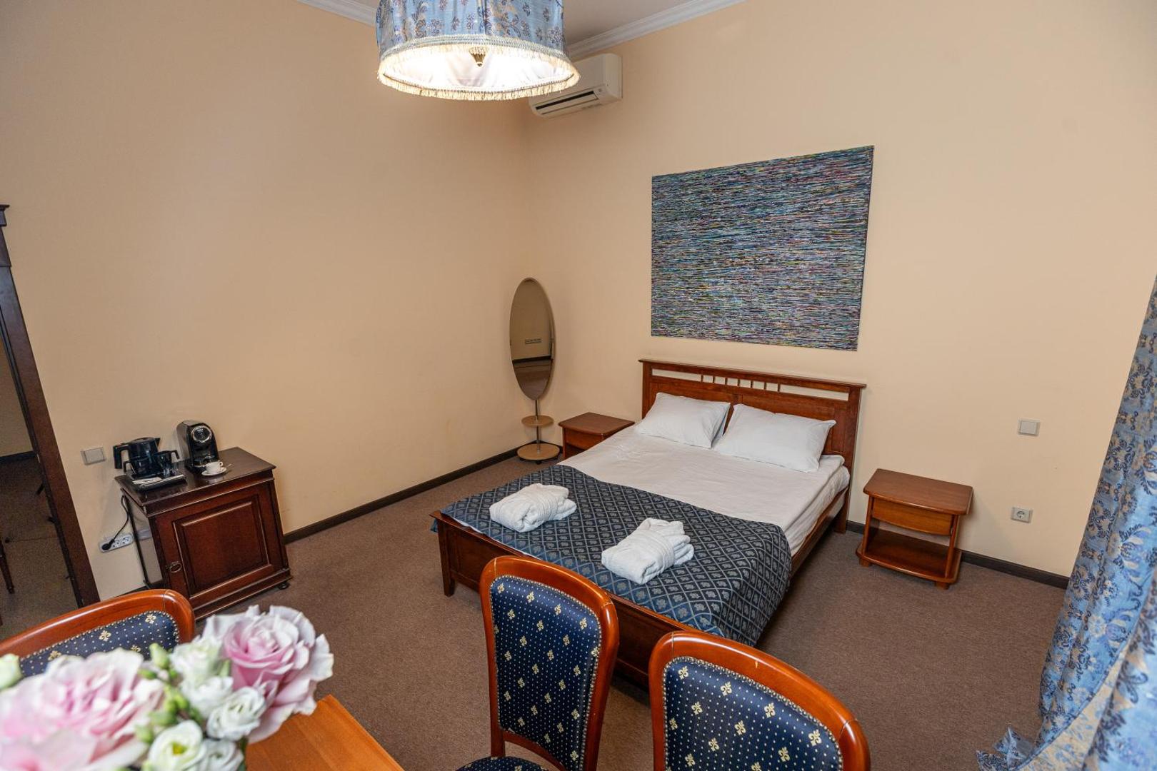 Guest House 1812