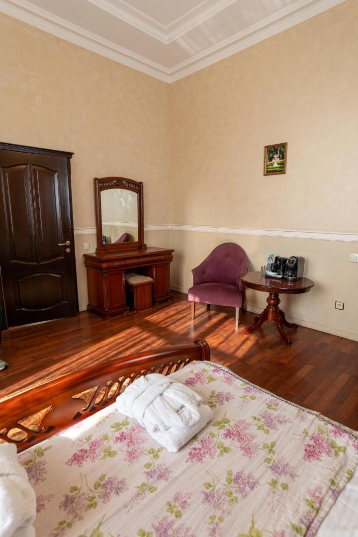 Guest House 1812