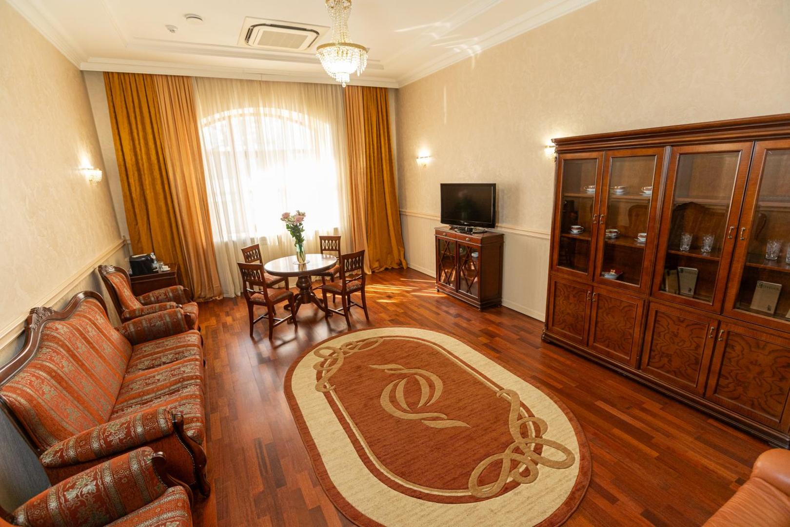 Guest House 1812