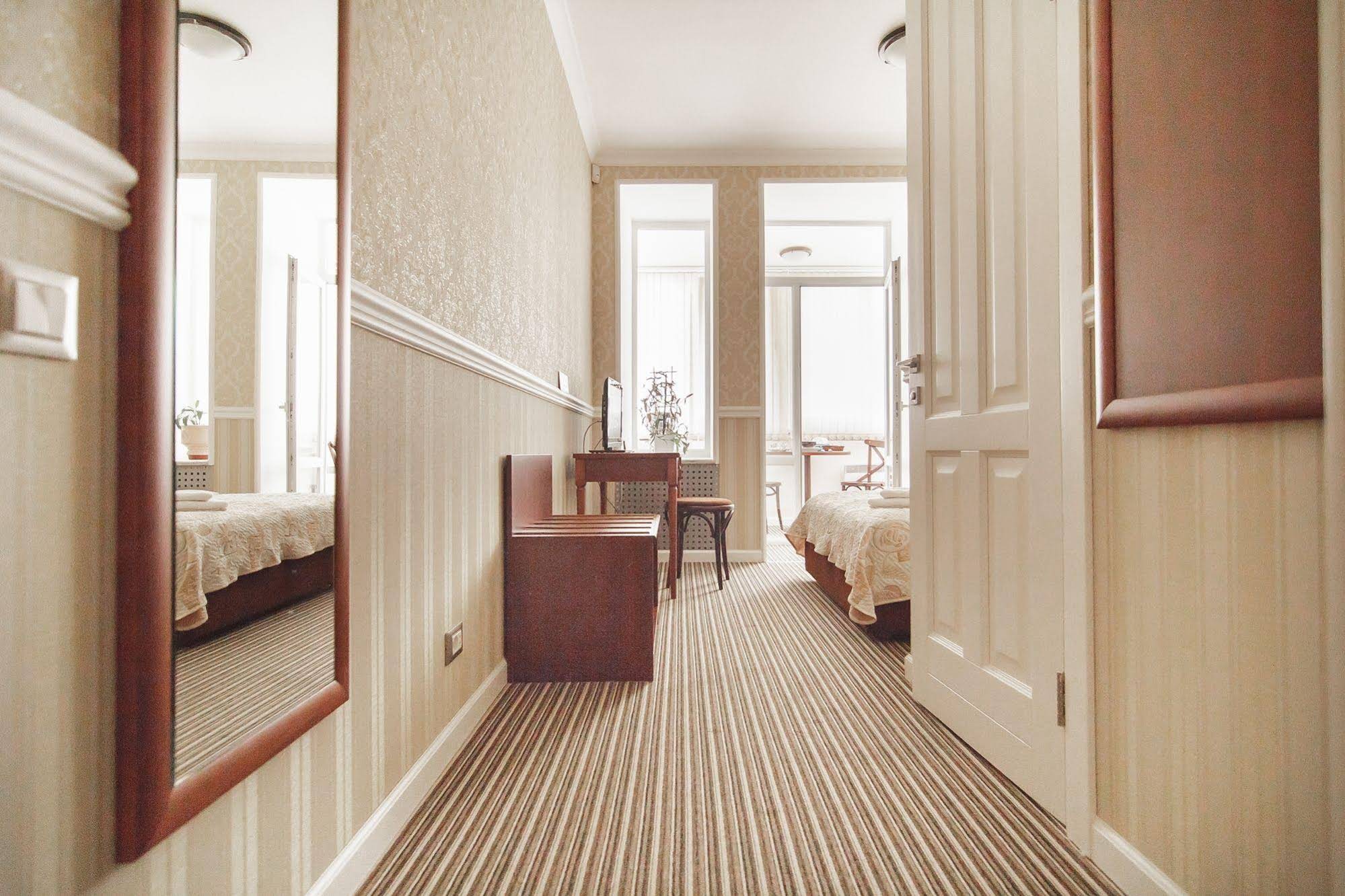 Hotel Consul