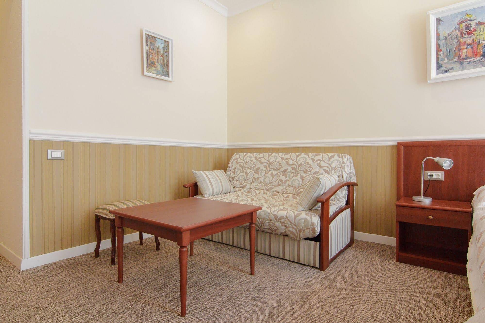 Hotel Consul