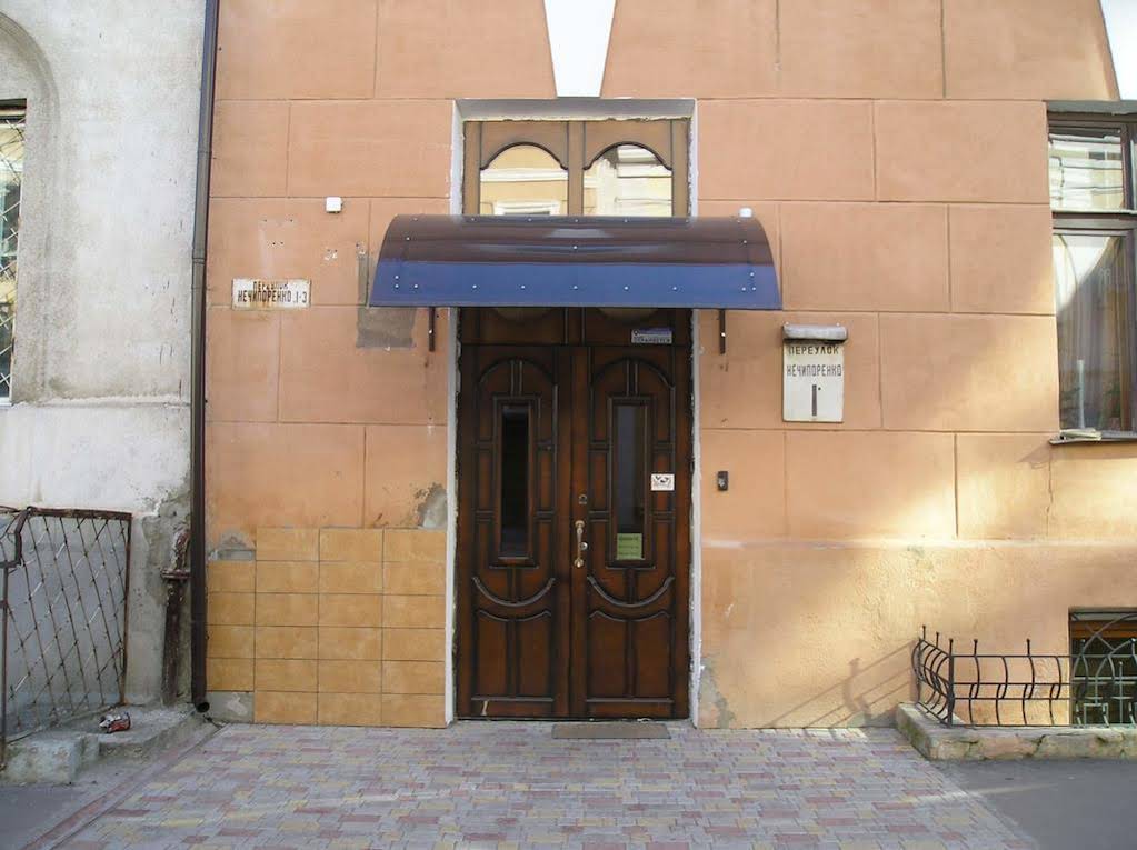 Uyut Hostel