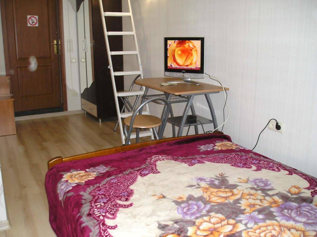 Uyut Hostel