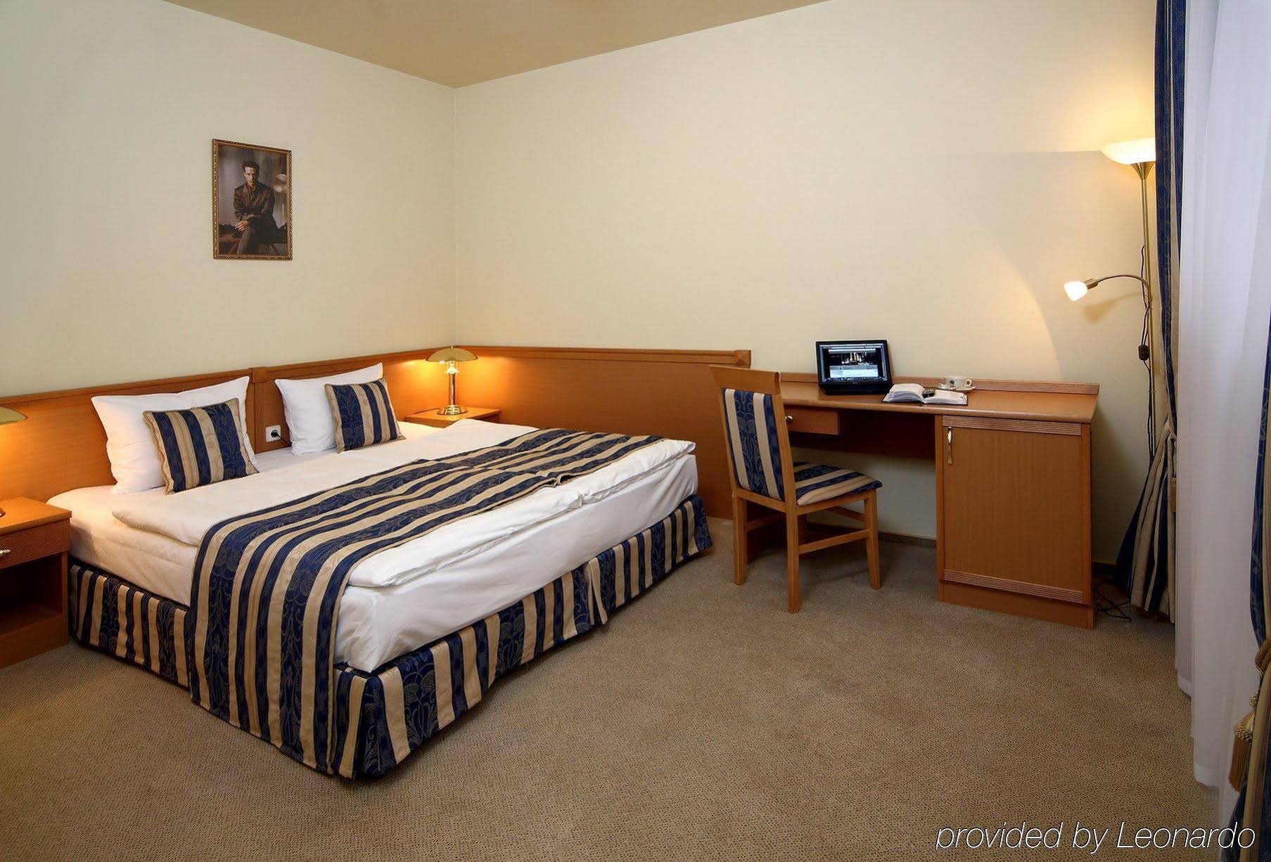 Oscar Hotel