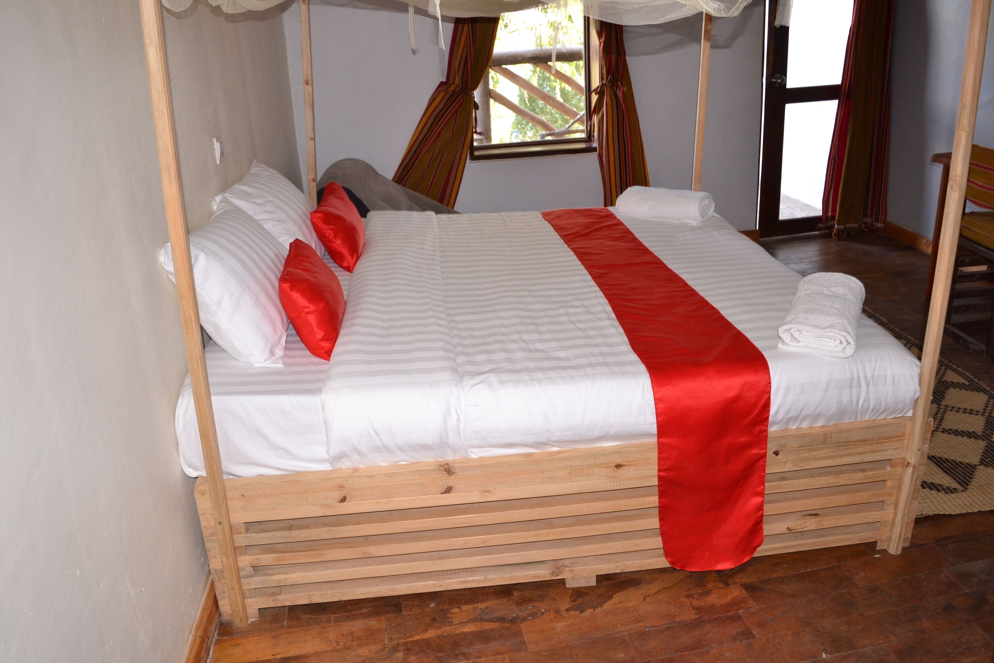 Bunyonyi Apple Farm Stay