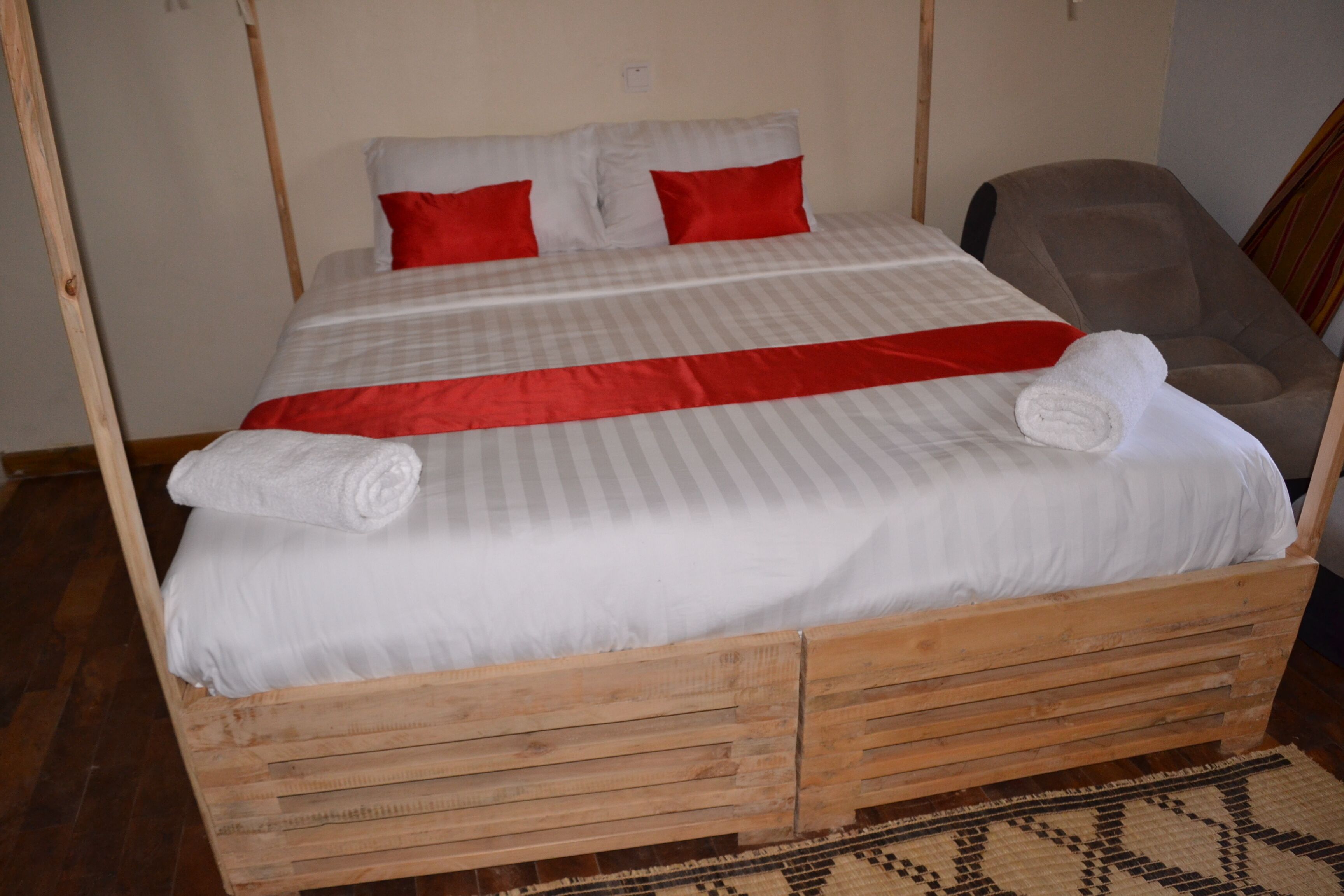 Bunyonyi Apple Farm Stay
