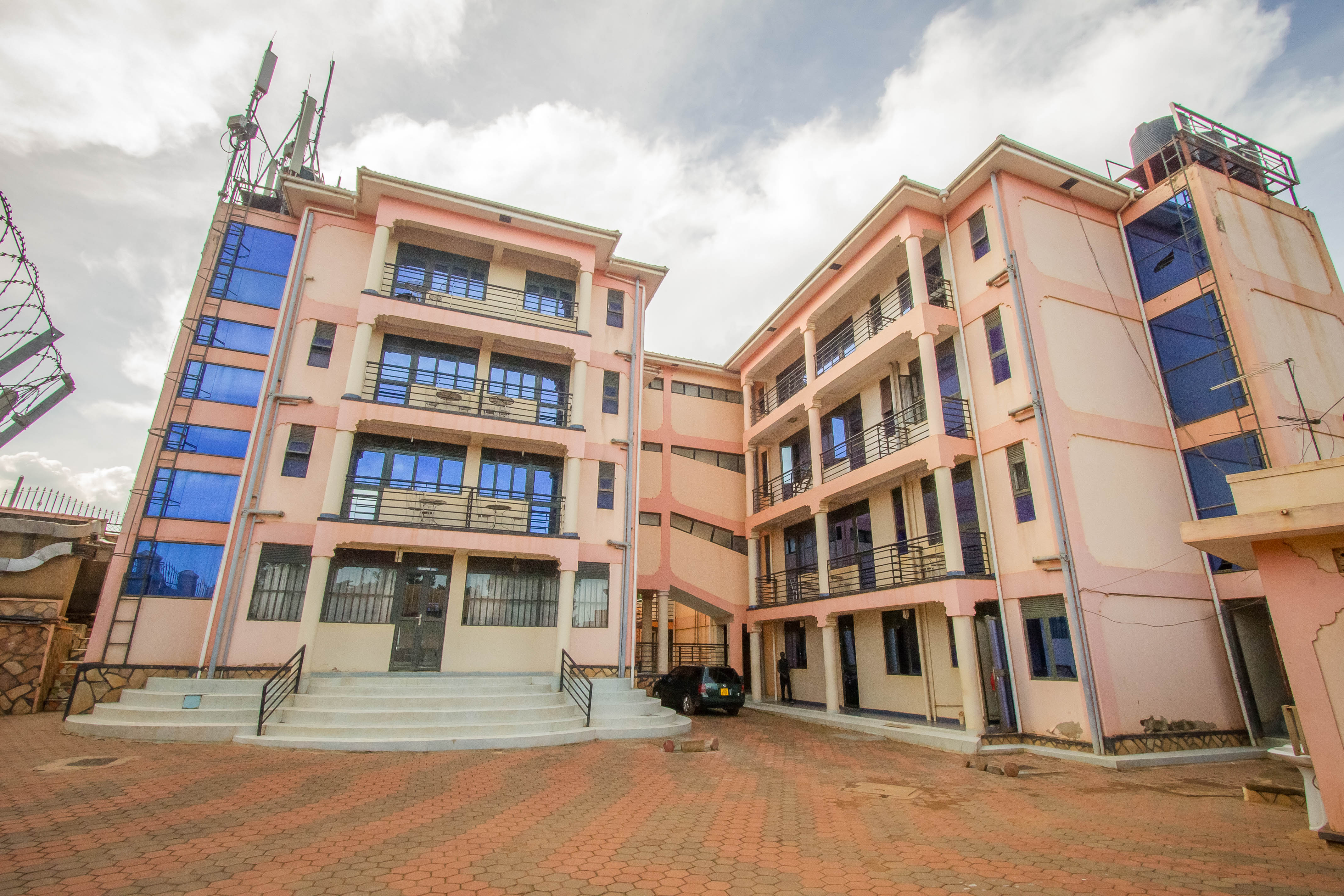 Brimax Hotel
