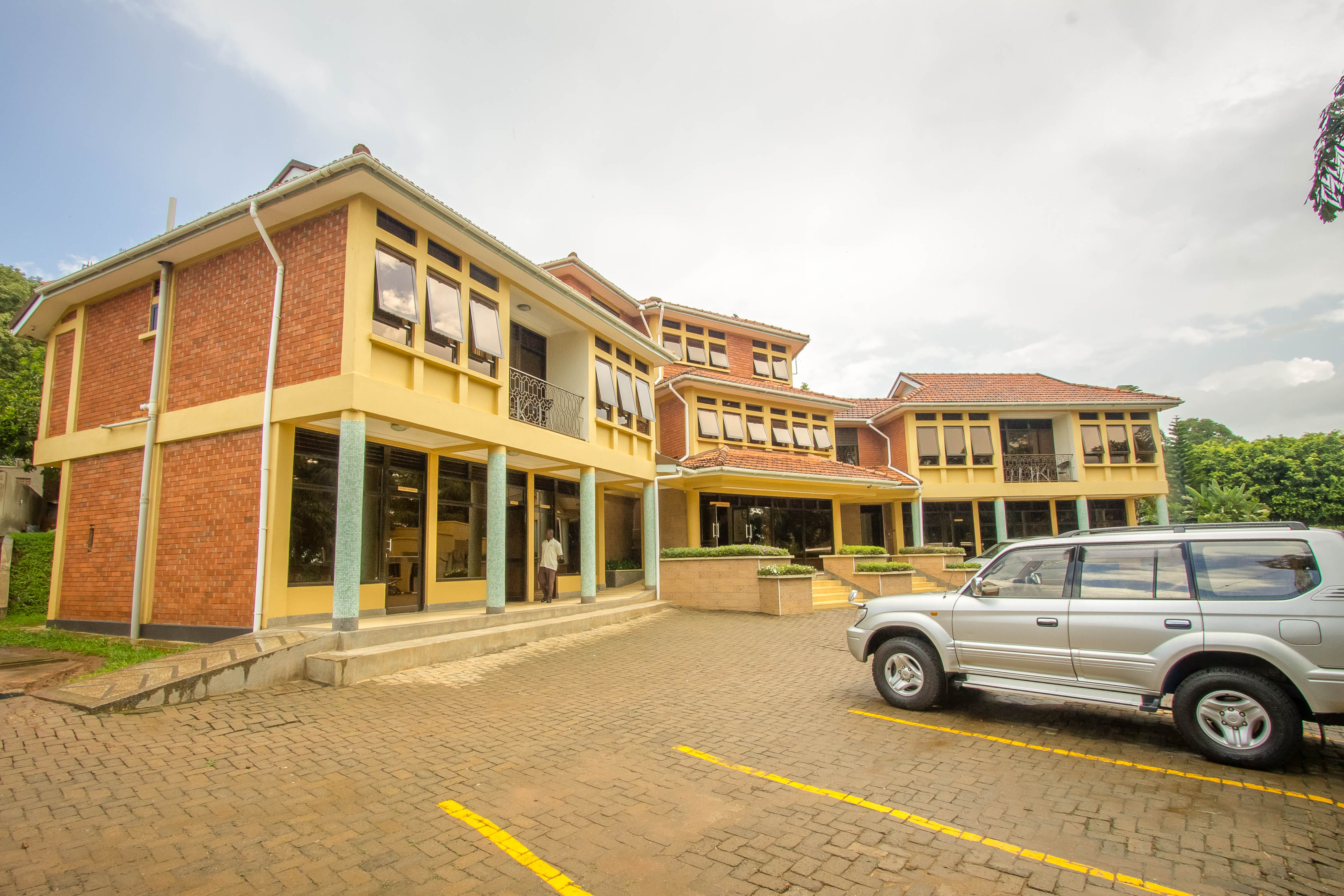 Crown Suites Hotel