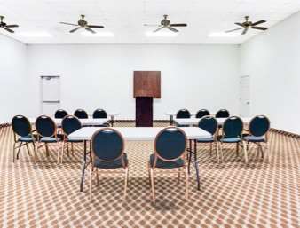 Days Inn & Suites by Wyndham Athens Alabama