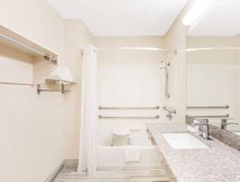 Days Inn & Suites by Wyndham Athens Alabama