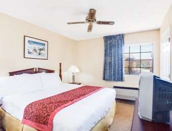 Days Inn & Suites by Wyndham Athens Alabama