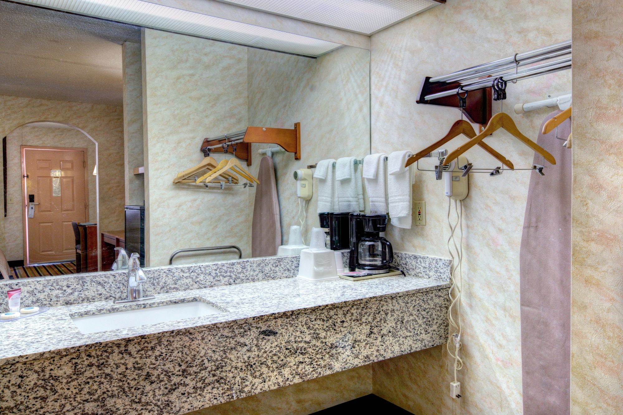 Red Roof Inn & Suites Athens, AL