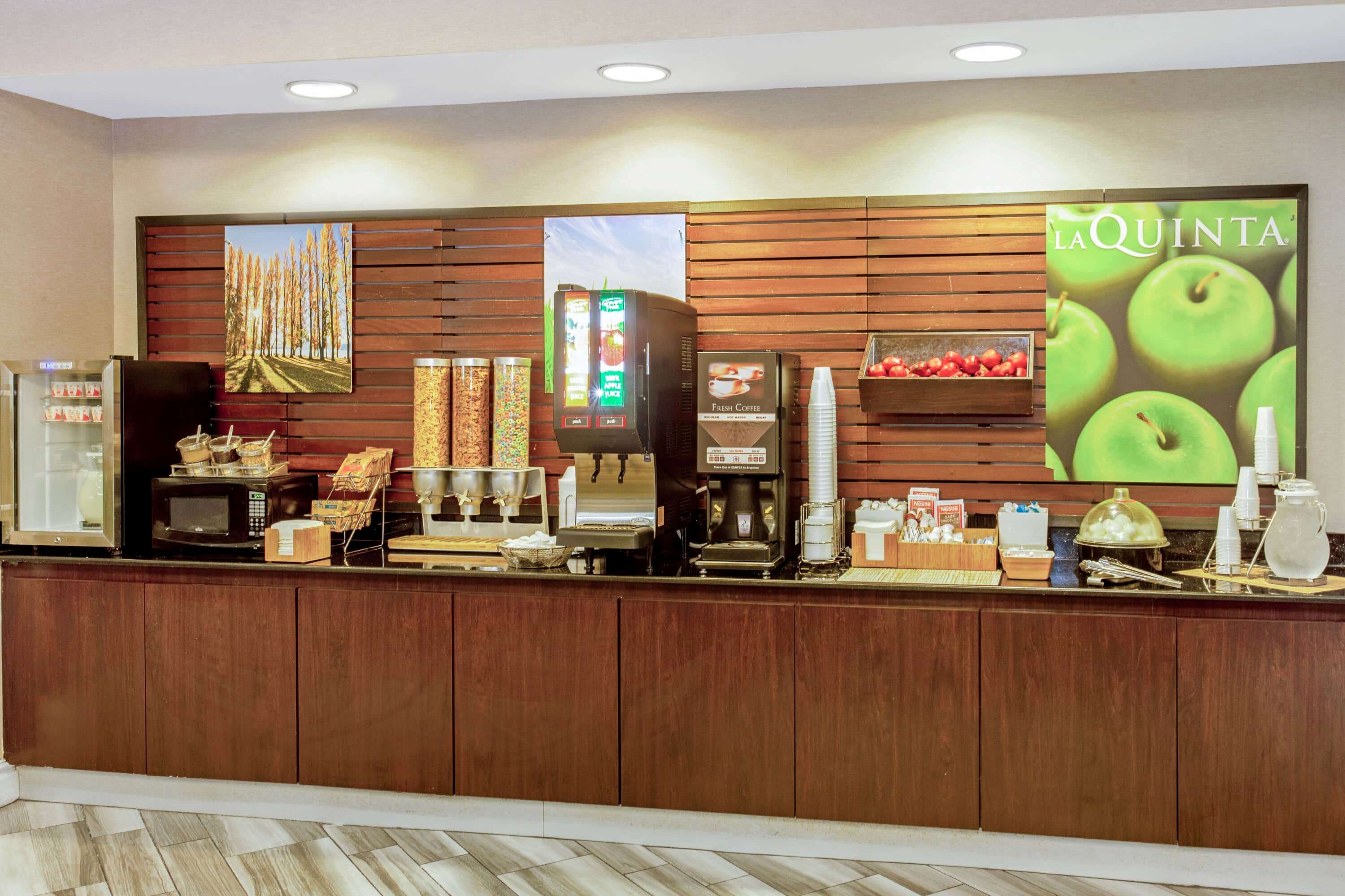 La Quinta Inn & Suites by Wyndham Birmingham Hoover