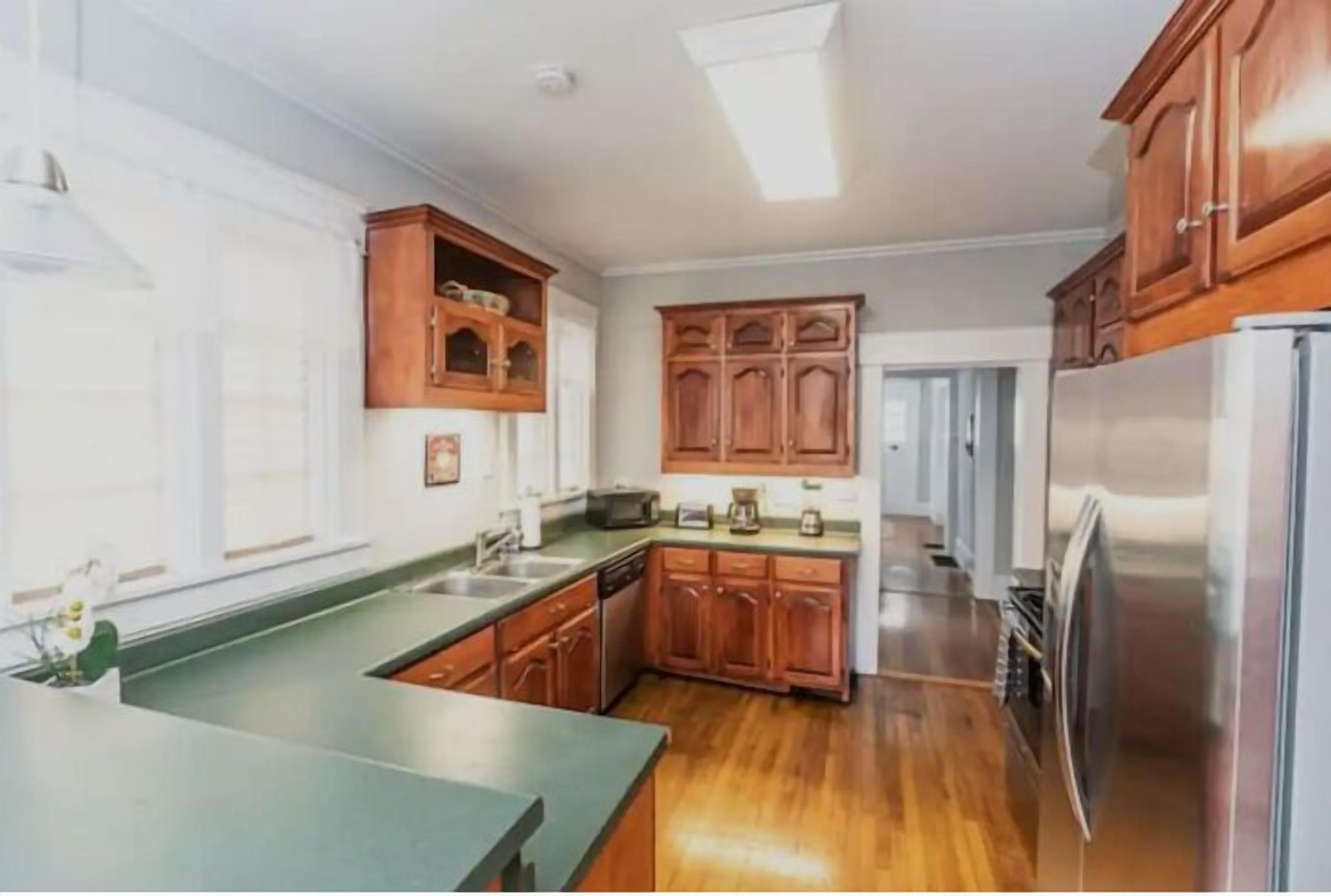 Trendy Lakeview Craftsman