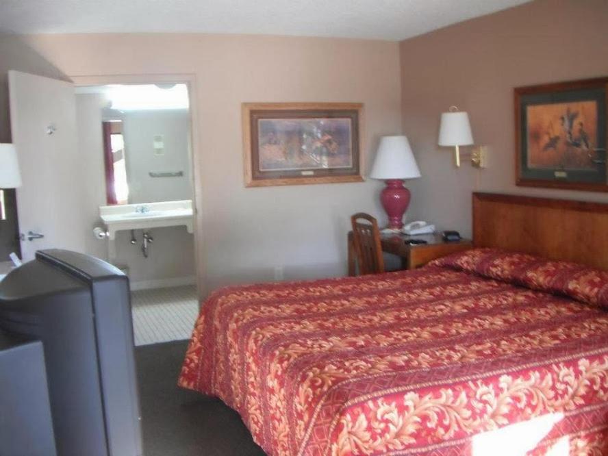 Days Inn by Wyndham Clanton AL