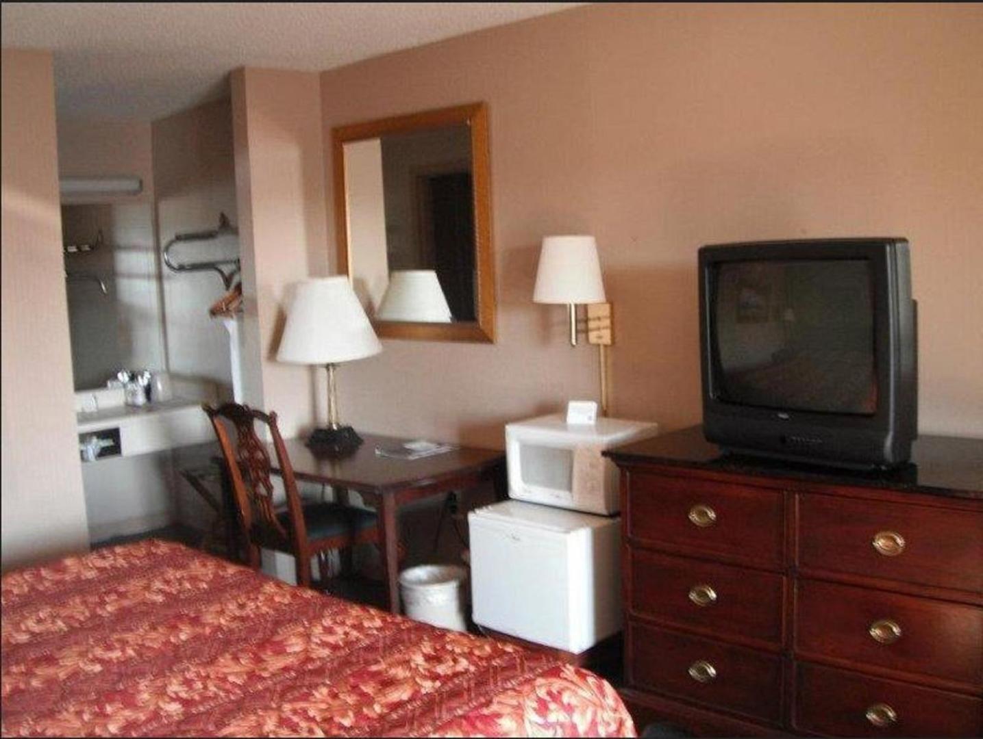 Days Inn by Wyndham Clanton AL