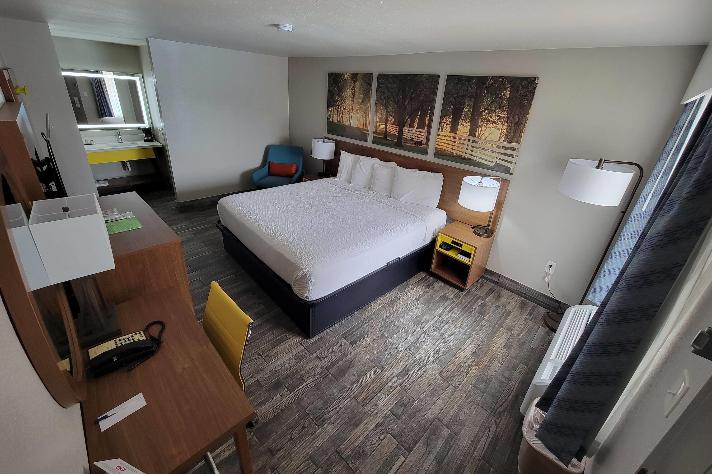 Days Inn by Wyndham Clanton AL