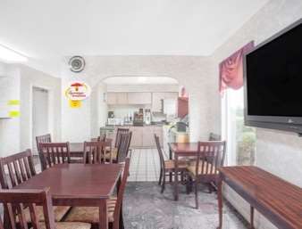 Super 8 by Wyndham Decatur Priceville