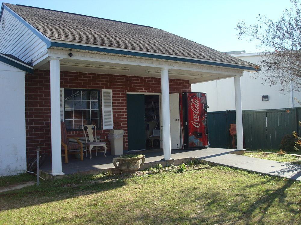 Adams Inn