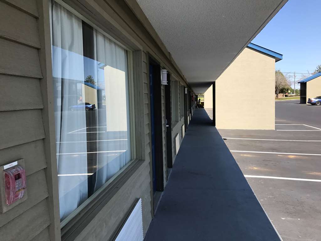 Red Roof Inn & Suites Dothan