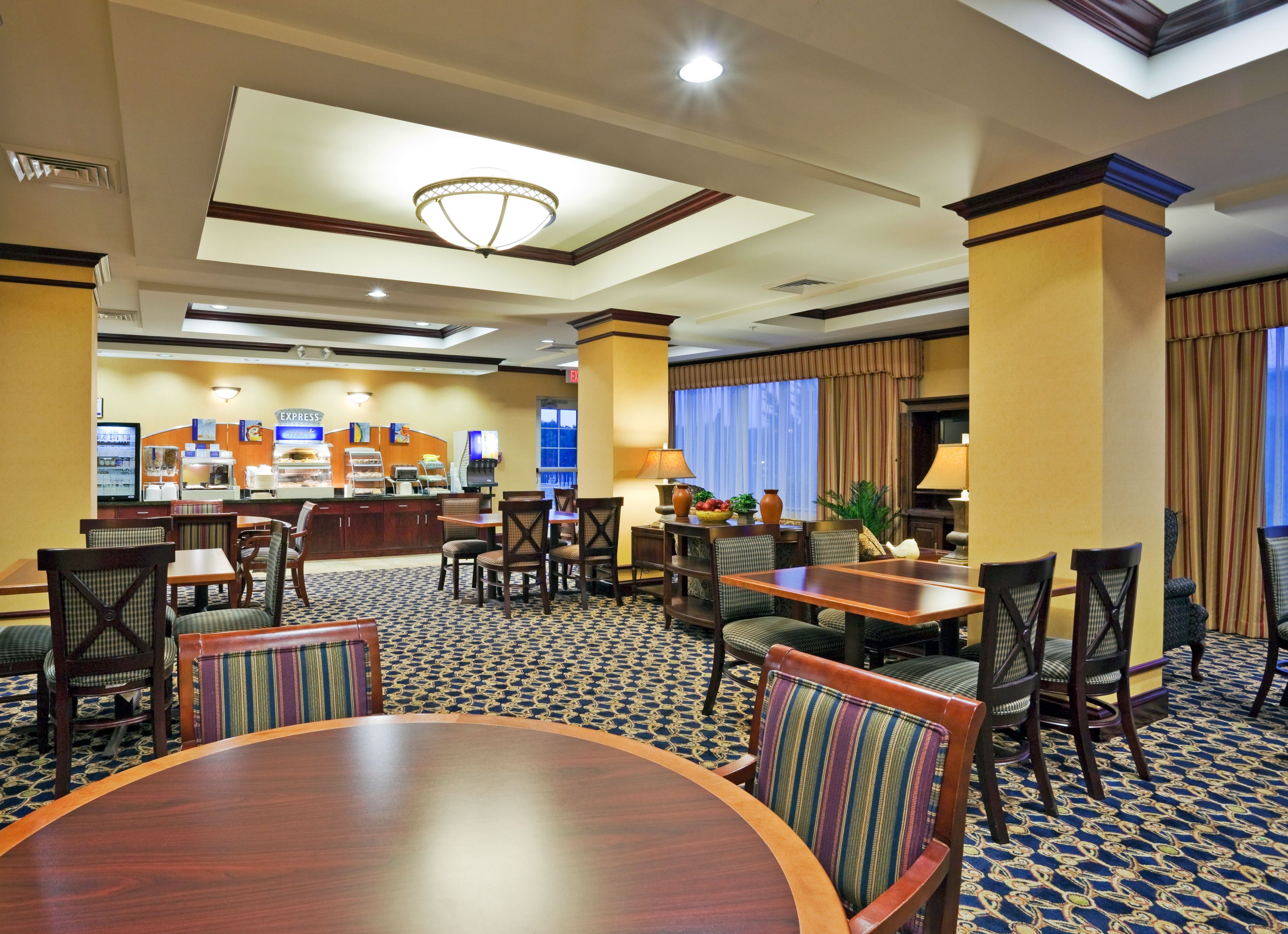 Holiday Inn Express Hotel & Suites Dothan North