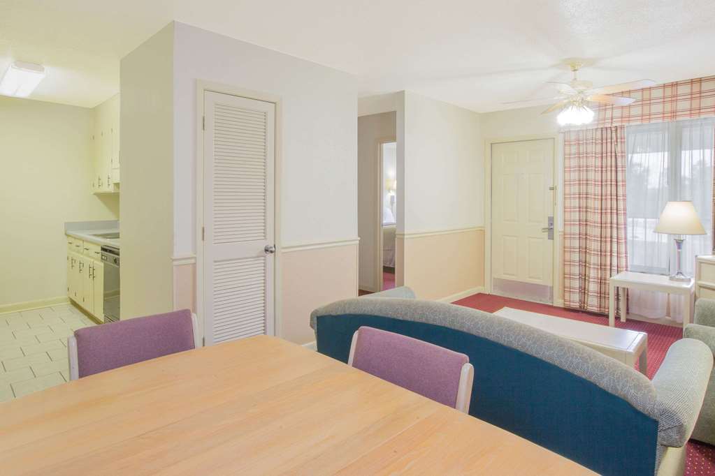 Howard Johnson by Wyndham Dothan