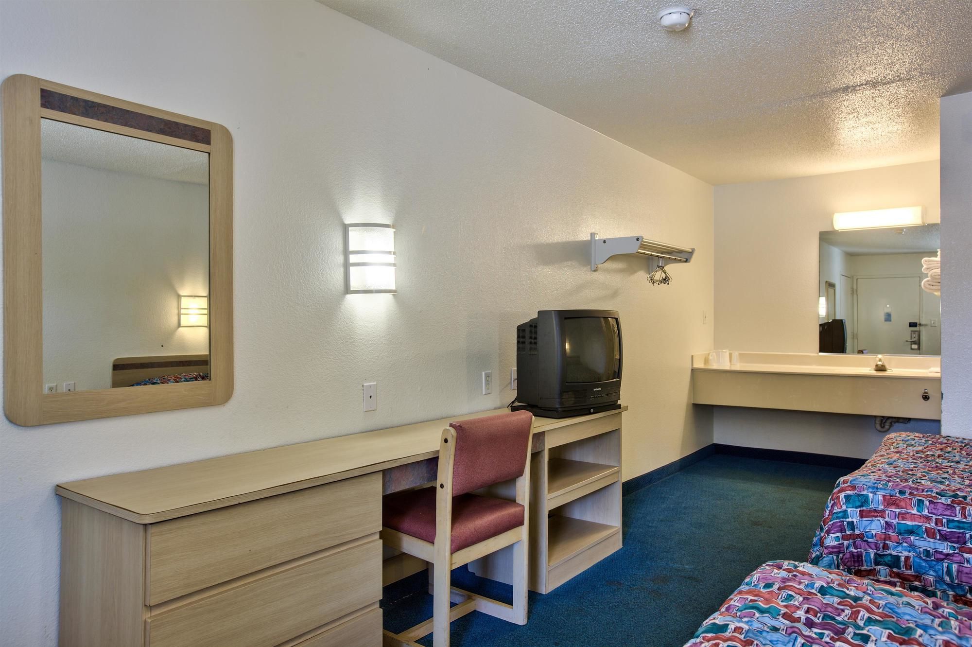 Motel 6 Dothan