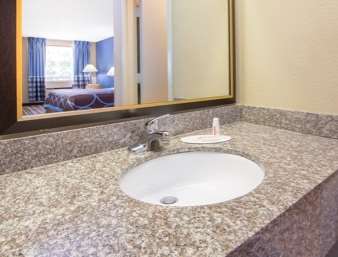 Super 8 by Wyndham Dothan
