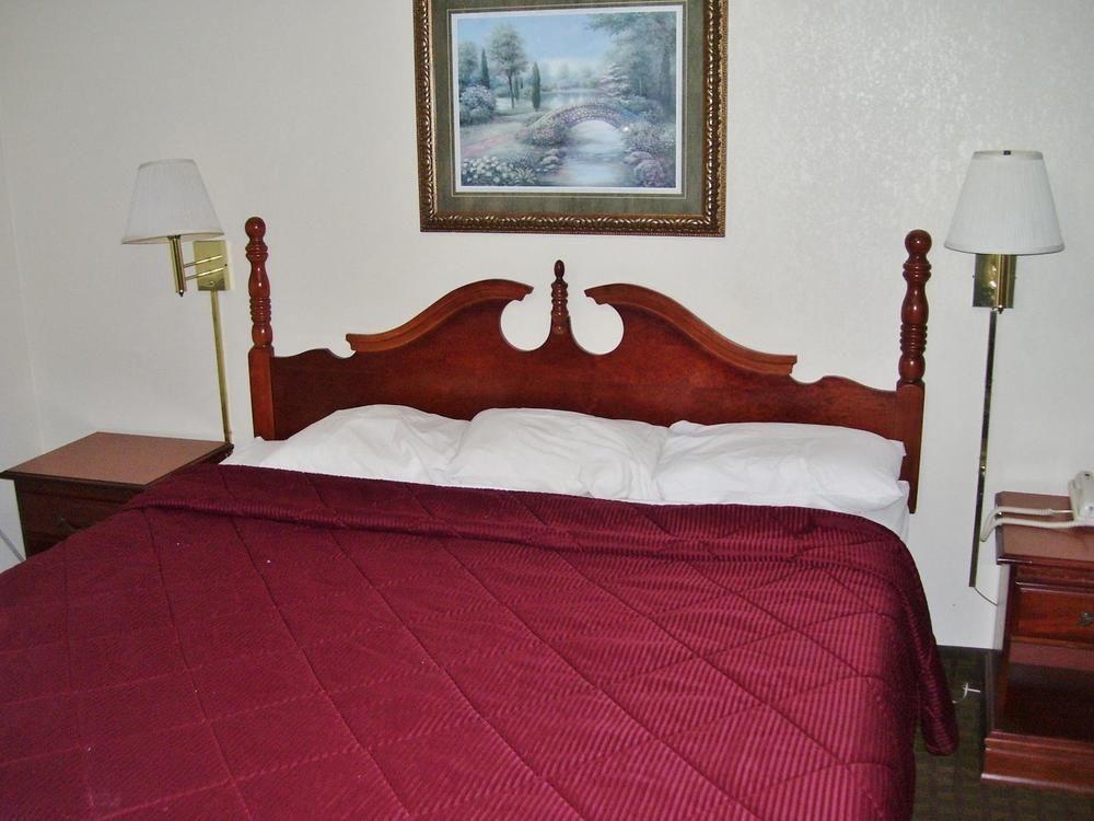Lake View Inn & Suites