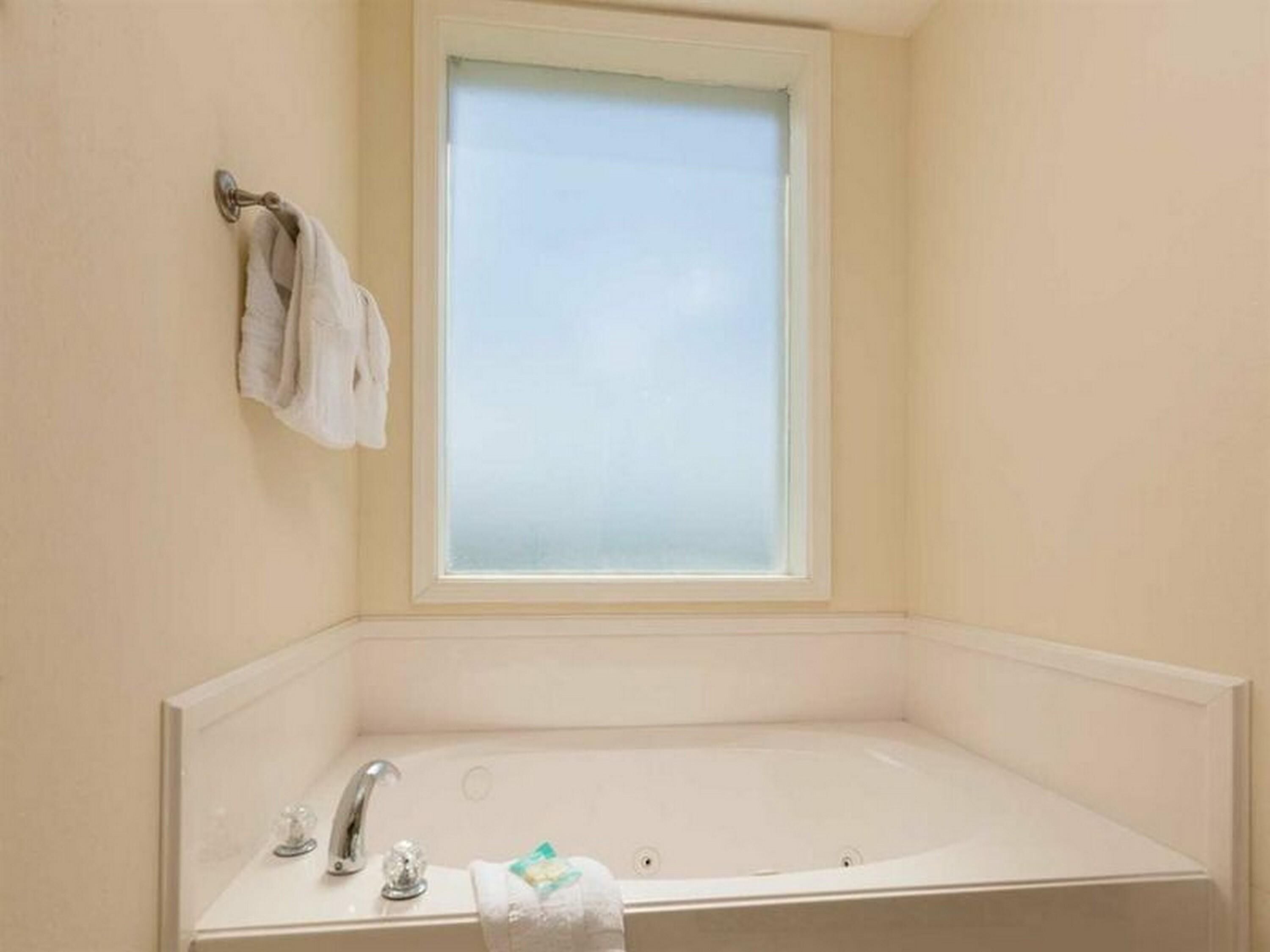 Navy Cove Harbor by Vacasa