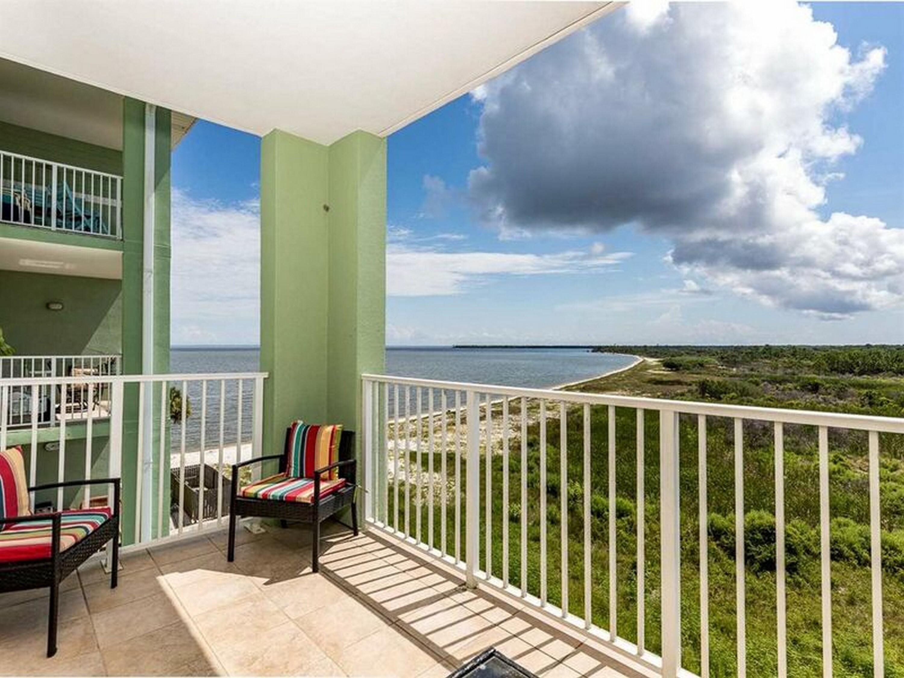 Navy Cove Harbor by Vacasa