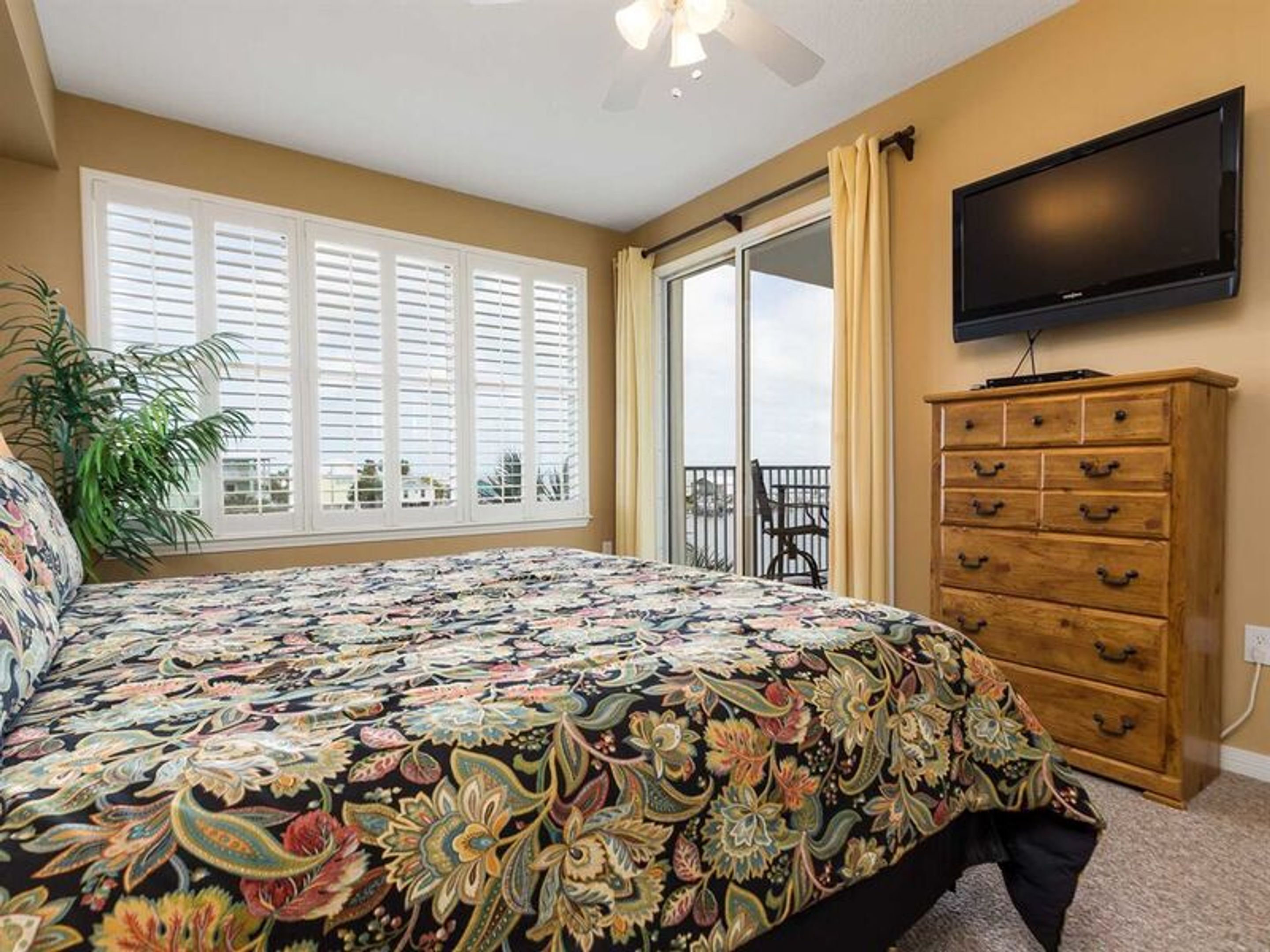 Navy Cove Harbor by Vacasa