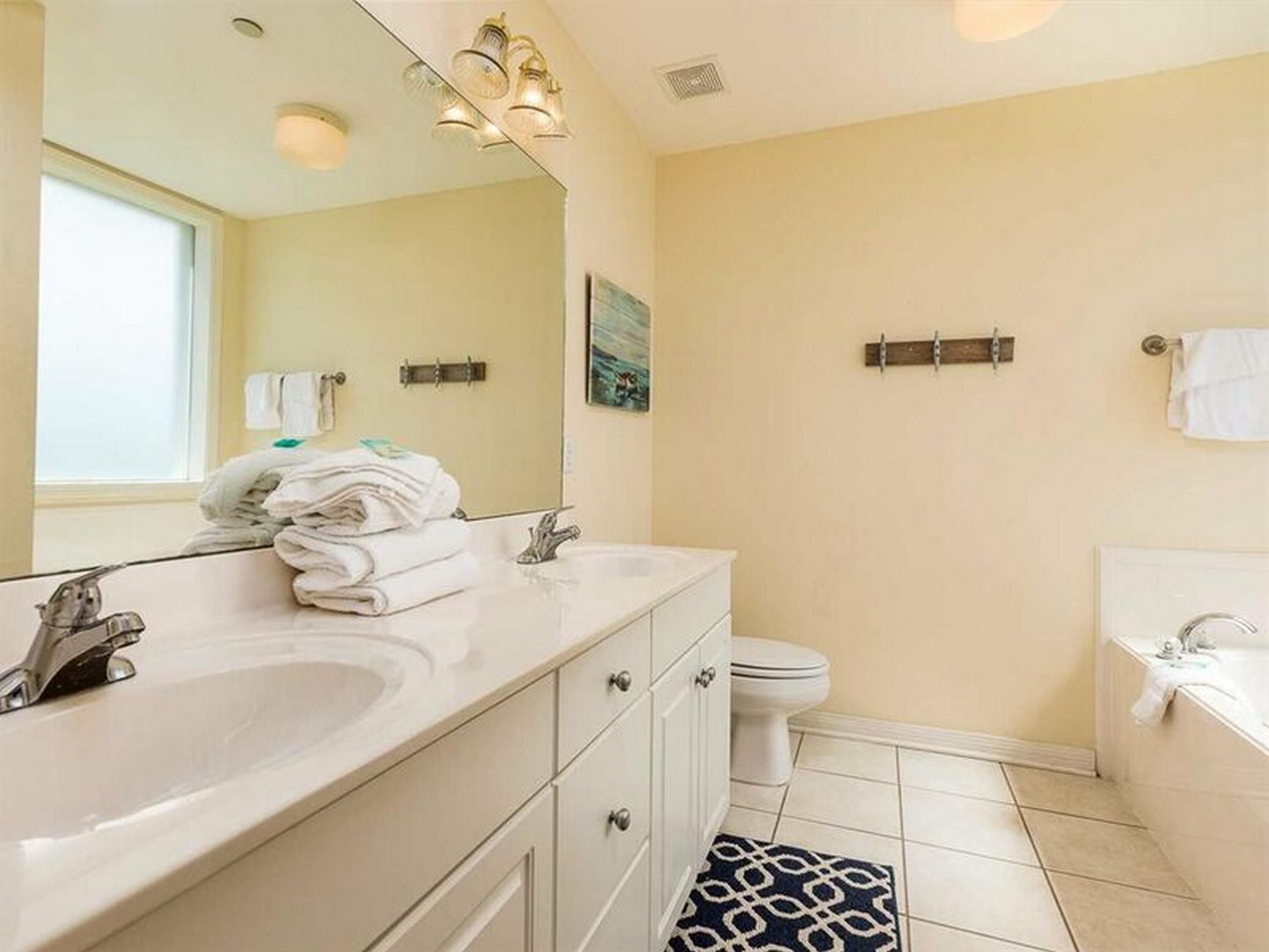 Navy Cove Harbor by Vacasa