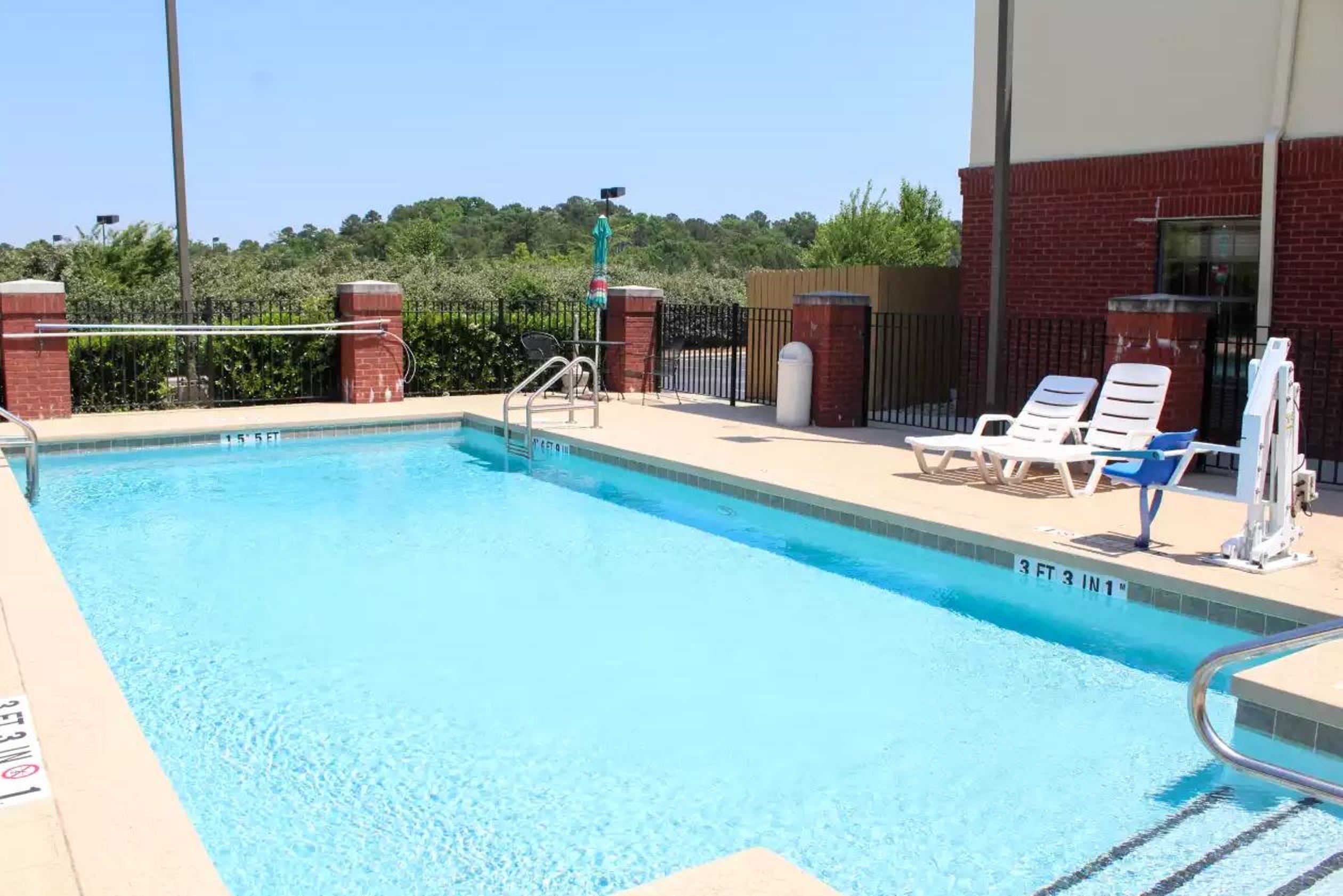 Comfort Inn & Suites Fultondale Gardendale I-65