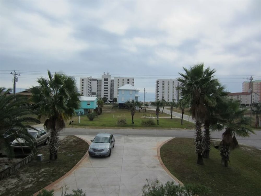 Coastal Dream by Meyer Vacation Rentals