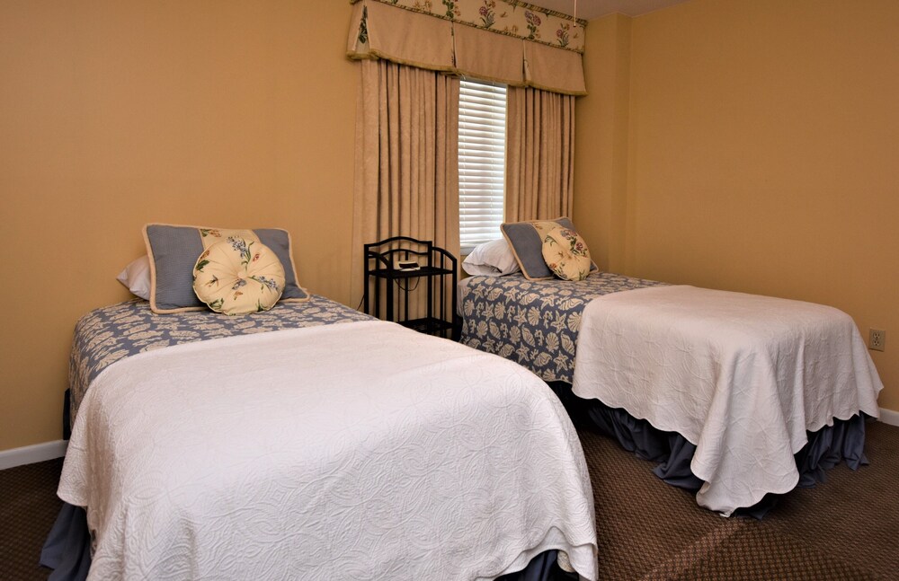 Edgewater West by Bender Vacation Rentals