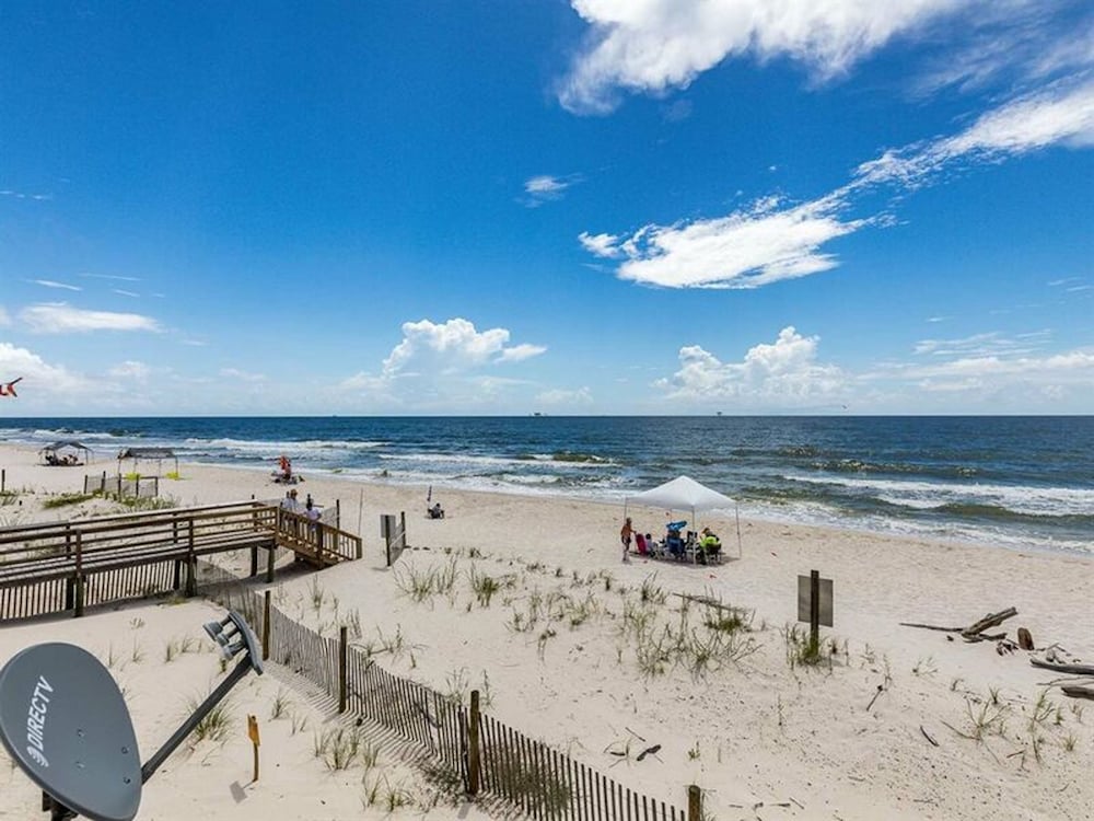 Fort Morgan Townhomes RedAwning