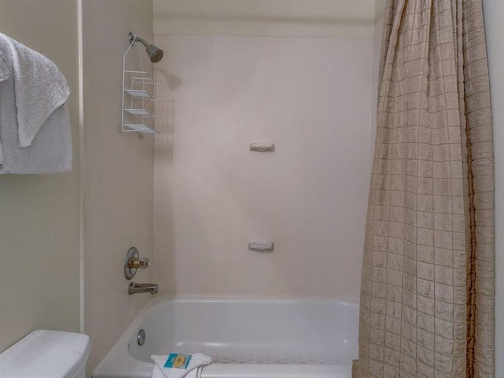 Island Royale by Vacasa