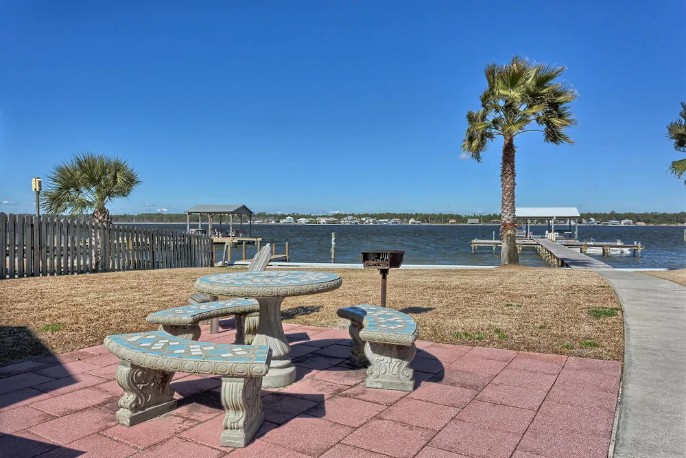 Lagoon Landing by Vacasa