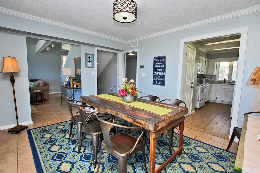 Marilyns Cottage by Youngs Suncoast