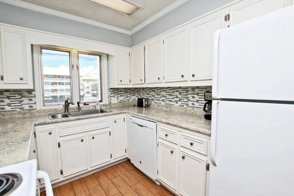 Marilyns Cottage by Youngs Suncoast